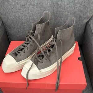 NIB. Converse Chuck 70 De Luxe Squared Hi size 12